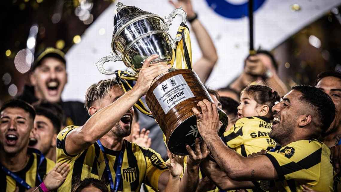 PEÑAROL CAMPEON URUGUAYO  2024 DE LA MANO DE DIEGO AGUIRRE 